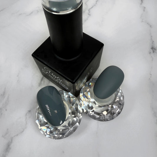 nail polish bottle with two sample nails showing a medium grey colour and what they look like with glossy vs matte topcoat 